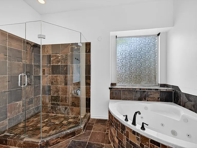 2400 Sweet Grass Trl — Photo 14