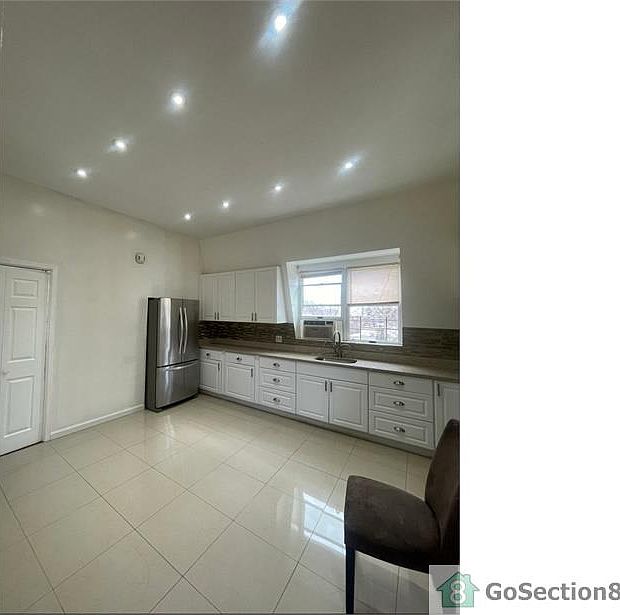 1st image of 3200 Bruner Ave #3
