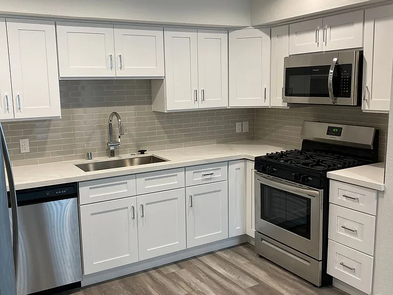 821 S Gramercy Dr — Photo 3