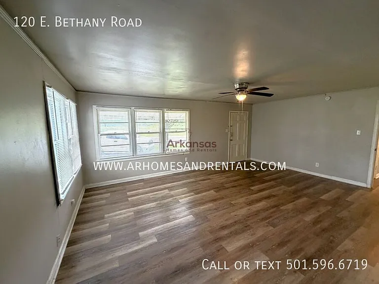 120 E Bethany Rd — Photo 2