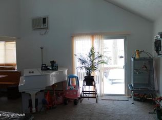1144 Country Place Dr, Tobyhanna, PA