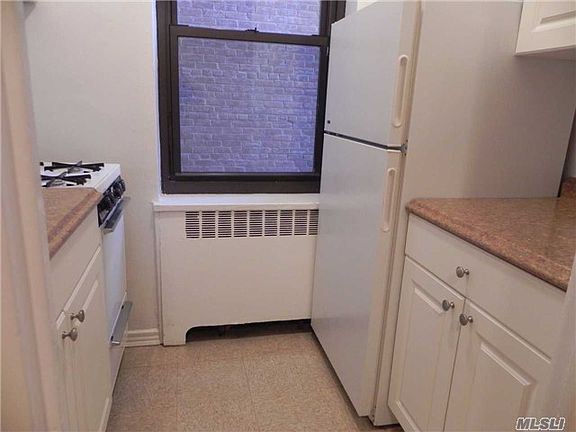 4th image of 23 Schenck Ave APT 1BD