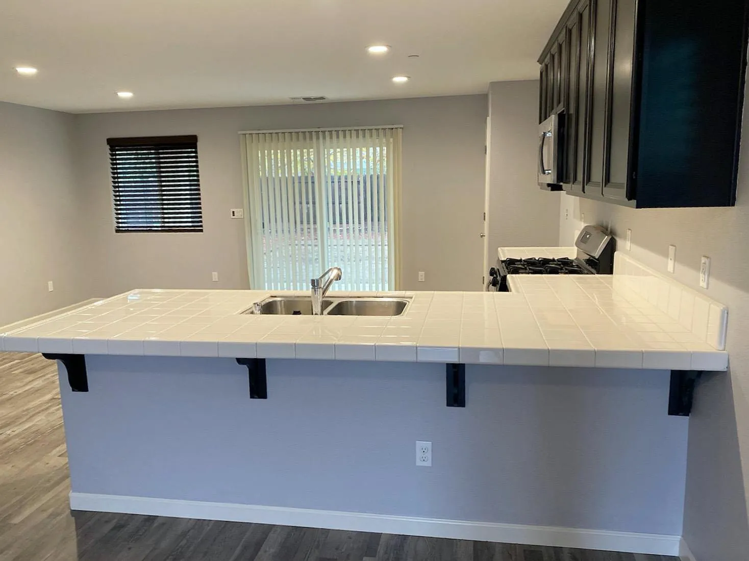 3 bed, 1644 sqft, $2,500 — Photo 2