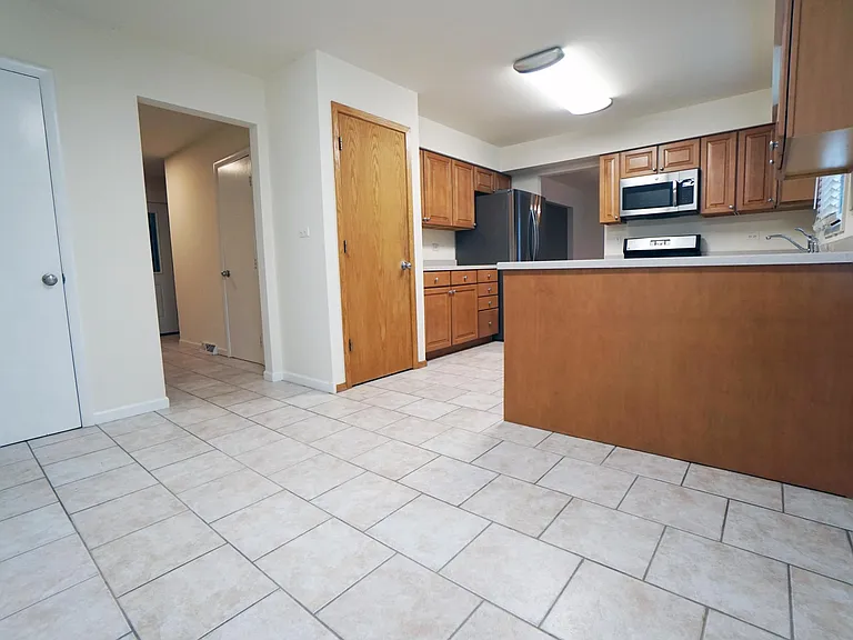 6S546 Sussex Rd — Photo 13