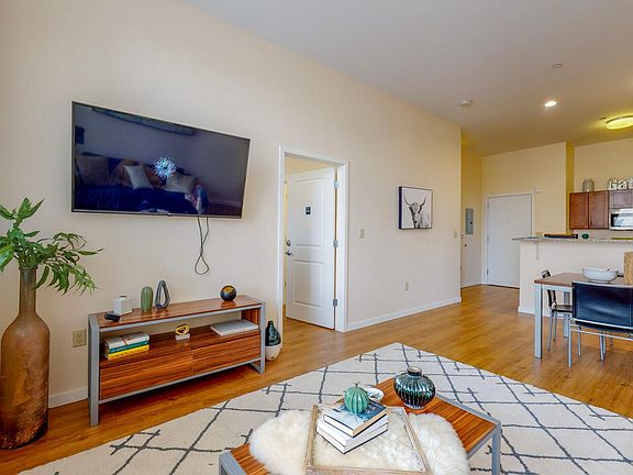 3rd image of 1385 Washington Ave #Dm8s6s8fh
