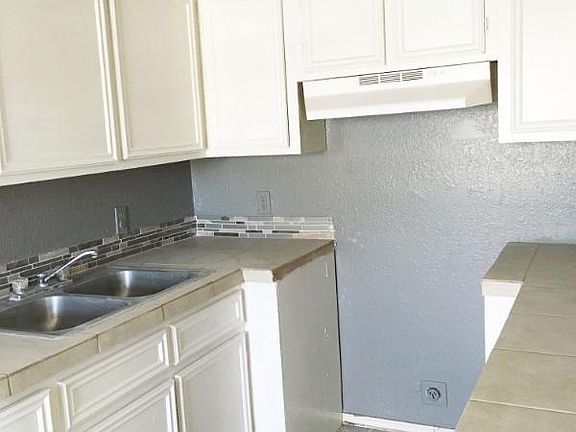 3rd image of 402 Gastel Cir