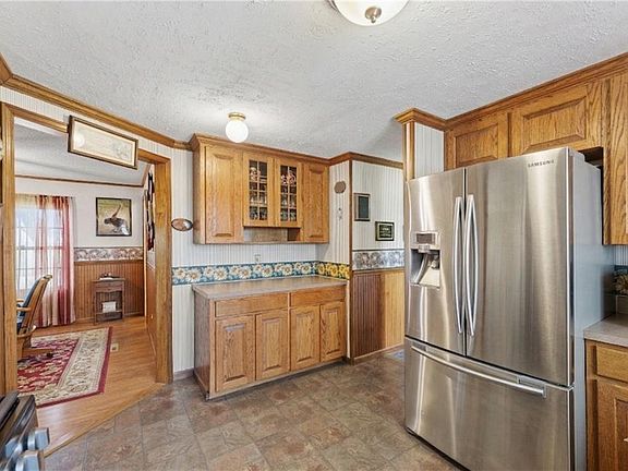 5th image of 2960 Butler Rd