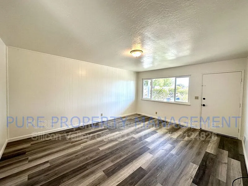 2 bed, 1.0 bath, 908 sqft, $2,995 — Photo 2