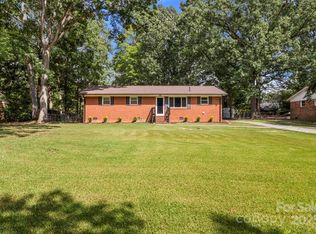 308 Forest Park Rd, Matthews, NC 28104