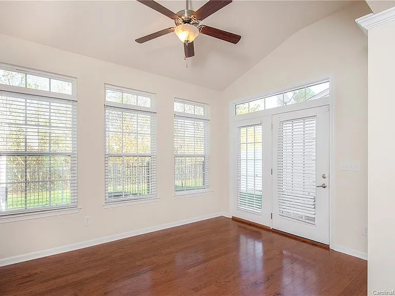 9722 Springholm Dr — Photo 13