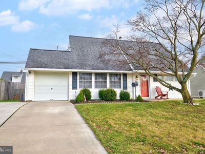 66 Kraft Ln, Levittown, PA, 19055