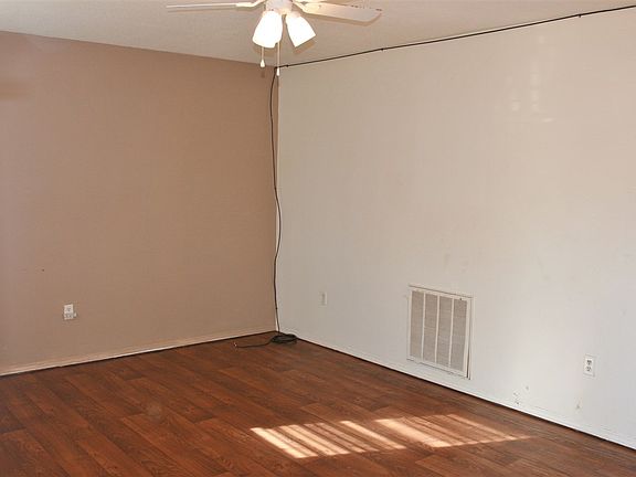 2nd image of 109 Carriage Pl