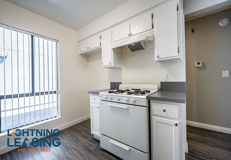 14201 Victory Blvd #217 — Photo 9