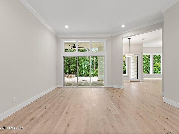5th image of 403 S MILL VIEW Way