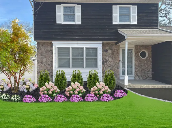 34 Old East Neck Rd, Melville, NY 11747