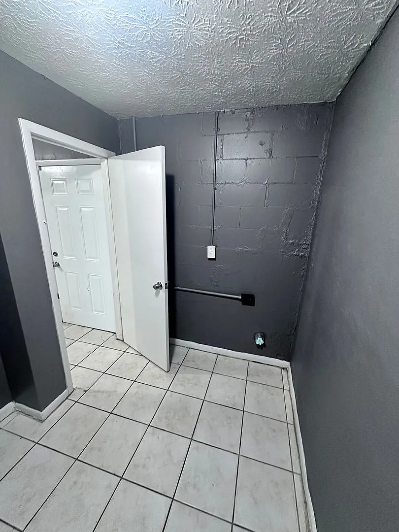 3620 Effee St - 3620 Effee St — Photo 3