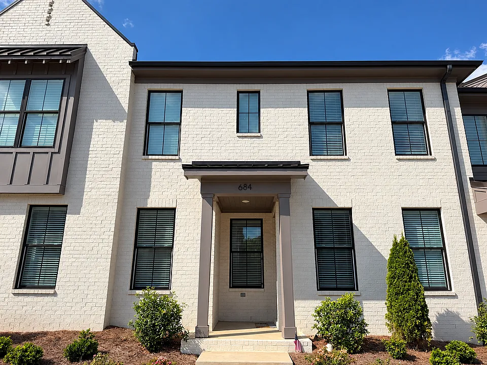 684 Miramar Ln