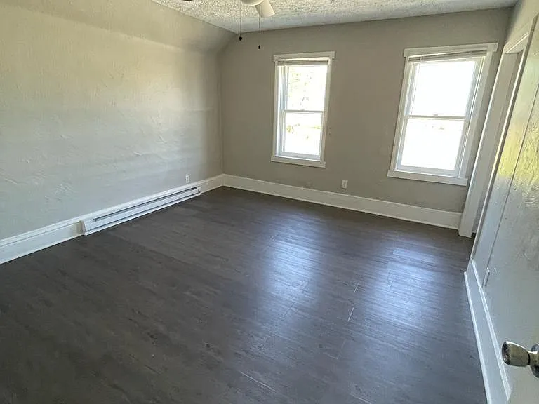 1119 W 2nd St #1 — Photo 5