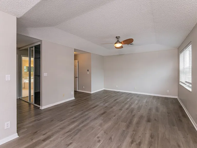 4729 NW 115th Ave — Photo 12