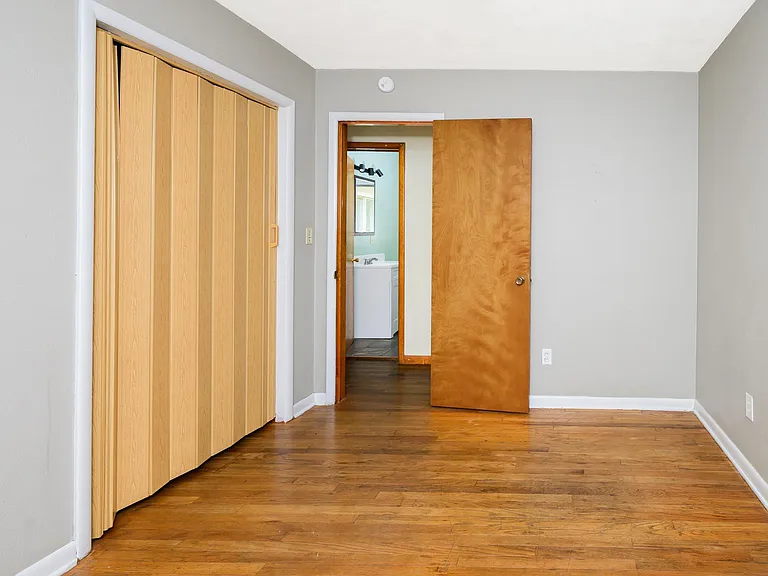 117 N Hillsdale Dr — Photo 24