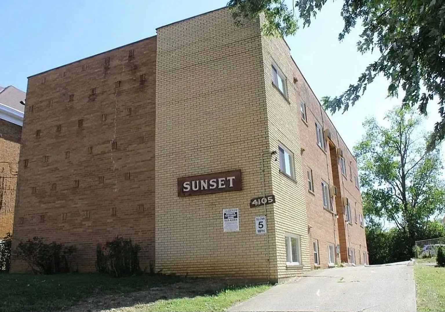 Charming 11 unit building featuring 1-Bedroom Apartments West Price Hill — Photo 1
