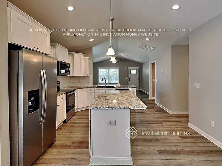 1125 Roberts St — Photo 6