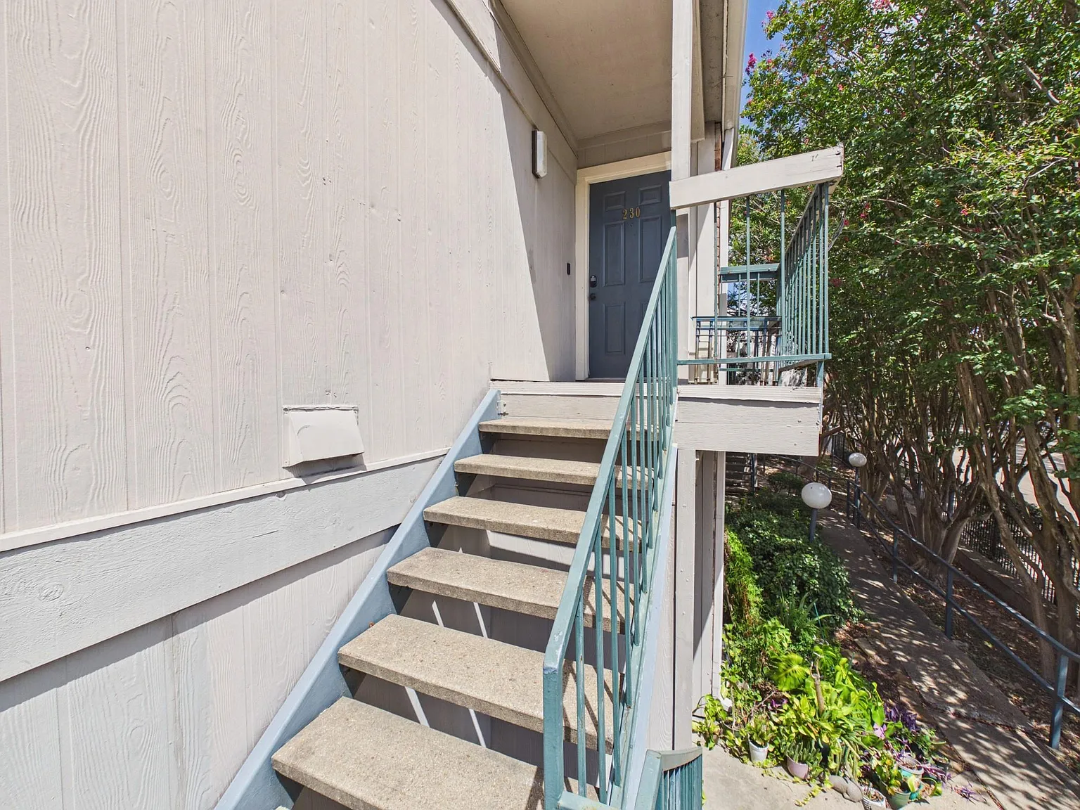 2 bed, 3.0 bath, 1137 sqft, $1,600 — Photo 2