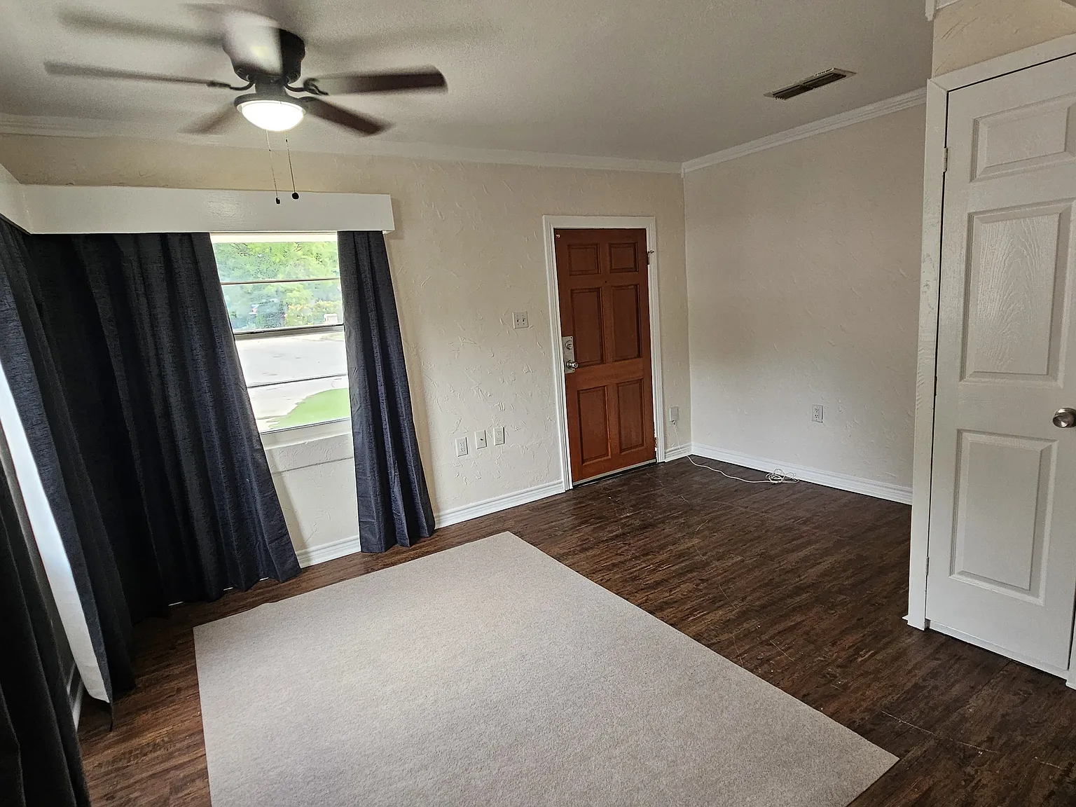 416 Hayes Ct — Photo 2