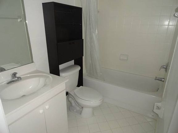 3rd image of 930 NE 34th Ave Unit 103