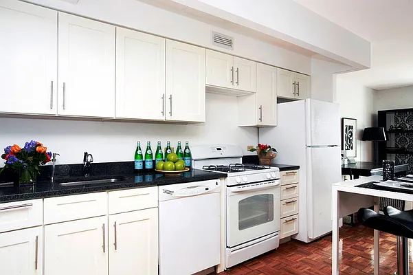 Rented by Corcoran | media 27