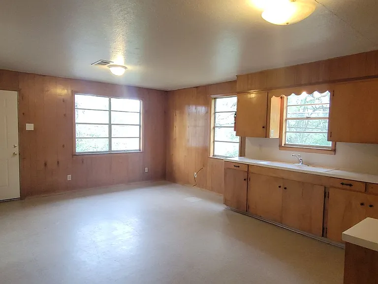 3323 1/2 Darien St #B — Photo 5