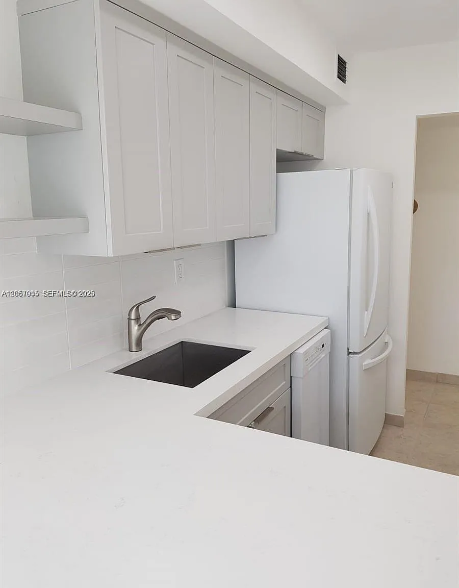 Avila Condo — Photo 3