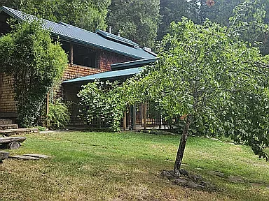 3 bed, 2400 sqft, $2,600 — Photo 3