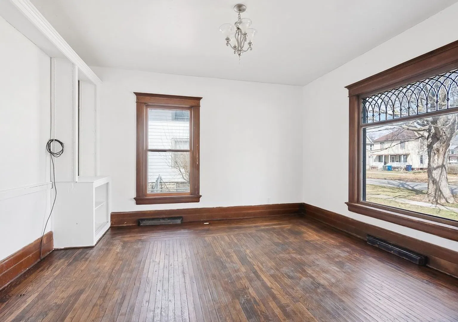 246 Western Ave - Waterloo — Photo 4
