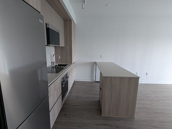 3rd image of 2485 Eglinton Ave W #718