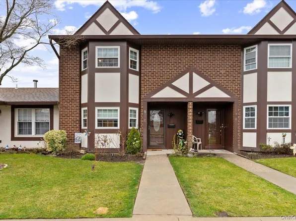 4 Raintree Court #4, Deer Park, NY 11729