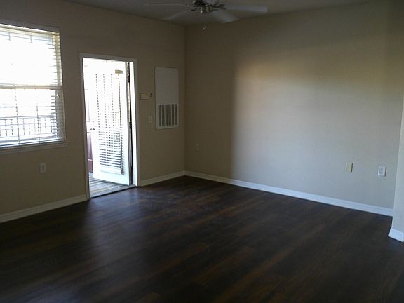 3rd image of 1530 Villa Capri Cir APT 210