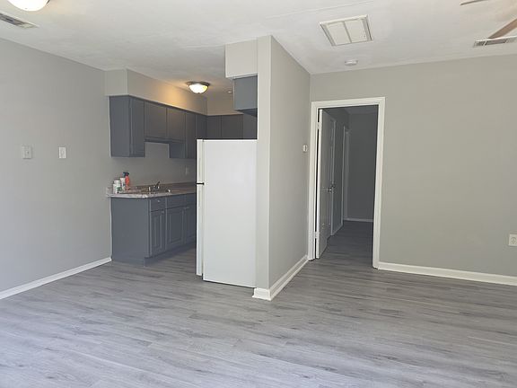 2nd image of 3 Claremont Pl APT C