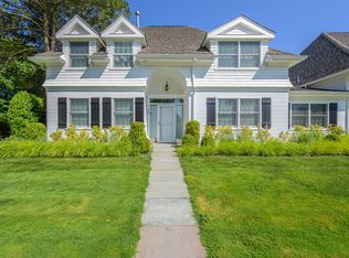 545 Hampton Rd APT 13, Southampton, NY 11968