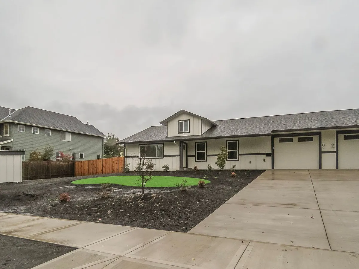 Building Photo - 2900 N Crater Ln #1