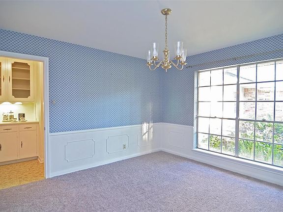 4th image of 311 Tallowood Dr