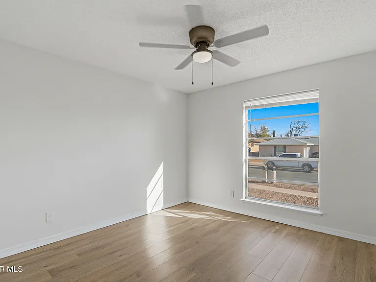 7129 Orizaba Ave — Photo 13