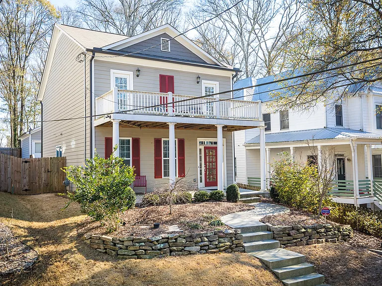 Large 1st story and 2nd story porches