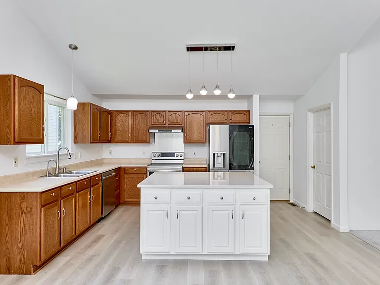 7073 Black Horse Dr — Photo 7