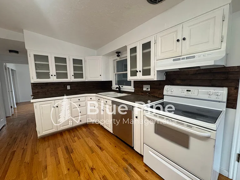 1861 Gallup St — Photo 7