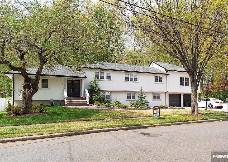 1st image of 19 Coles Ct