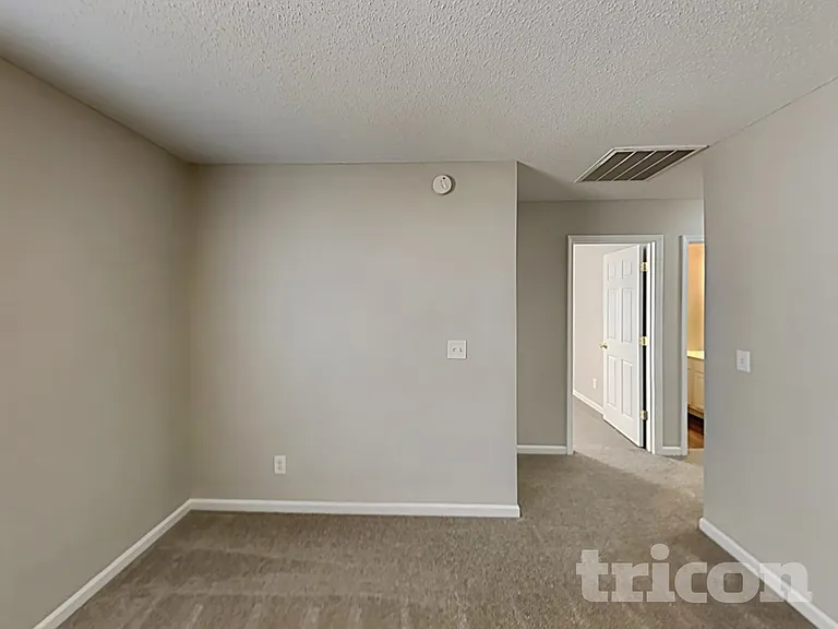 945 Schofield Ln — Photo 12