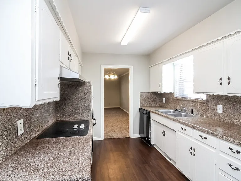 107 W Rio Grande St — Photo 3