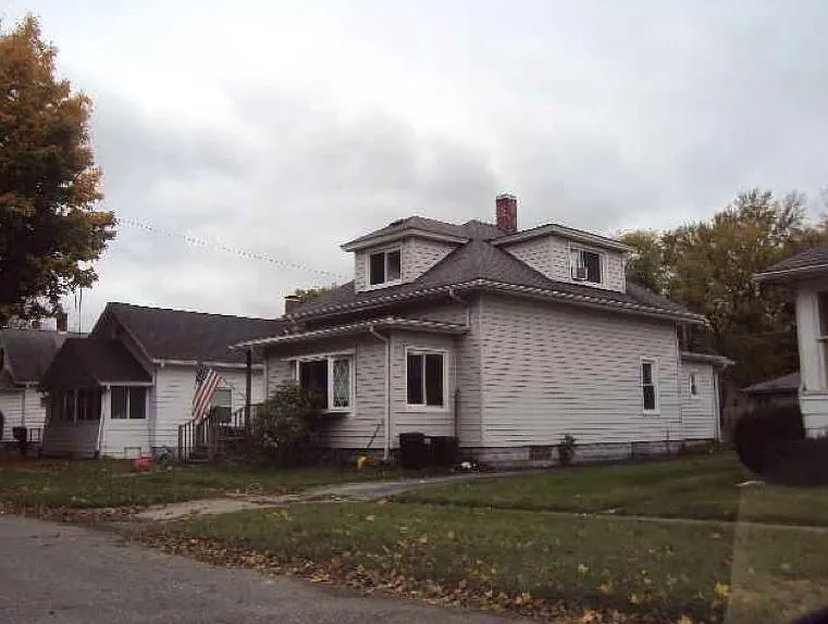412 Roosevelt St photo 1