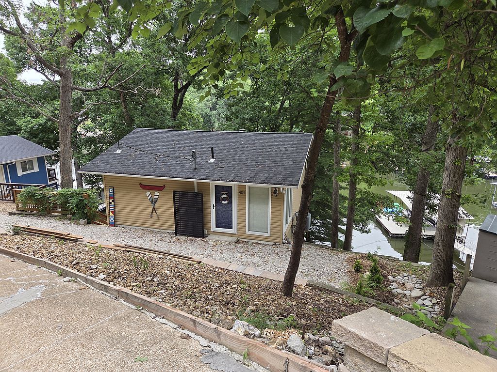 401 Four Winds Dr - Property Image